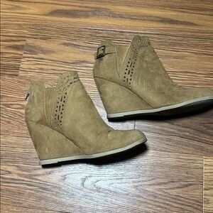 Maurices Camel Suede Wedge Booties | Women’s 8.5 | Cutout Buckle